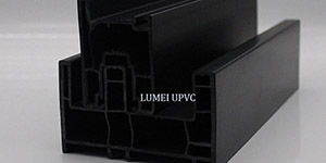 Comment le profil UPVC devrait-il être nettoyé et entretenu?